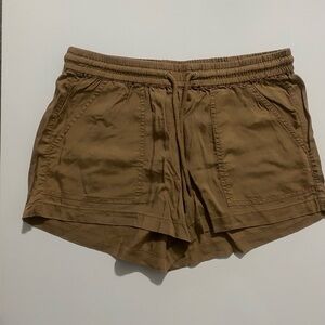 H&M NWT Women’s Tan Casual Shorts